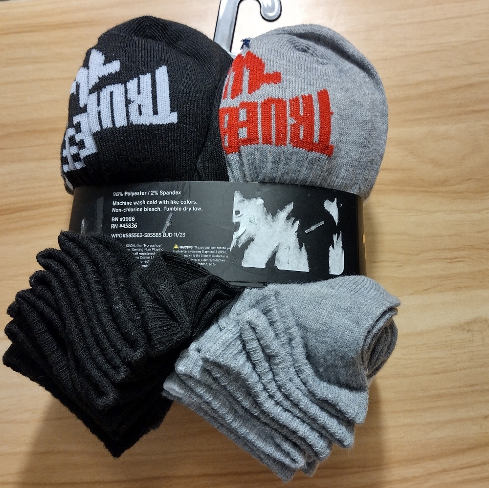 True Religion Boys 20 Pack Quarter Socks Black/White/Gray Size 4-6.5 NWT - Picture 4 of 5